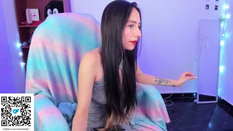 Snapshot of moonlady_ chatting on January 19, 2:47 am MOON  online show from January 19, 2:47 am