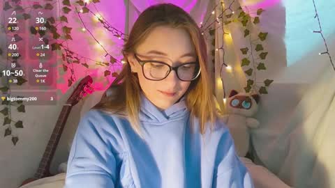 Snapshot of moonlight__lovers chatting on December 9, 9:39 am Dana online show from December 9, 9:39 am