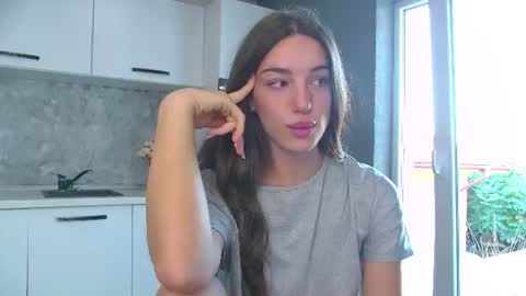 Snapshot of moonligt_iris chatting on June 25, 4:34 am moonligt_iris online show from June 25, 4:34 am