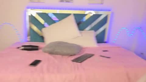 Snapshot of moonmewmew chatting on November 5, 1:00 pm Moon online show from November 5, 1:00 pm