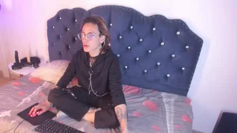 Snapshot of moonn_fox chatting on October 3, 9:01 pm Moon online show from October 3, 9:01 pm