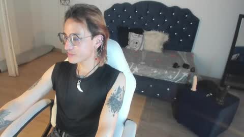 Snapshot of moonn_fox chatting on October 6, 8:06 pm Moon online show from October 6, 8:06 pm