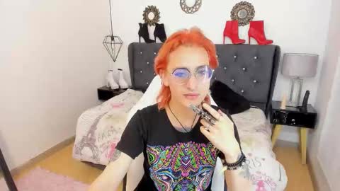 Snapshot of moonn_fox chatting on October 19, 7:58 pm Moon online show from October 19, 7:58 pm