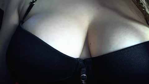 moonrose69 online show from July 15, 11:15 am