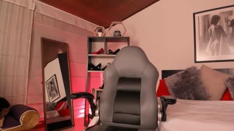 Snapshot of moony_14 chatting on October 29, 12:29 pm Michelle online show from October 29, 12:29 pm