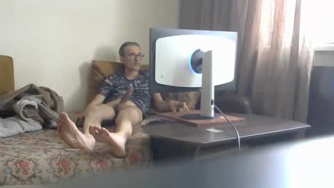 Snapshot of moovurey16 chatting on October 25, 7:16 am Alex online show from October 25, 7:16 am