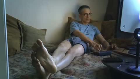 Snapshot of moovurey16 chatting on November 16, 2:28 am Alex online show from November 16, 2:28 am