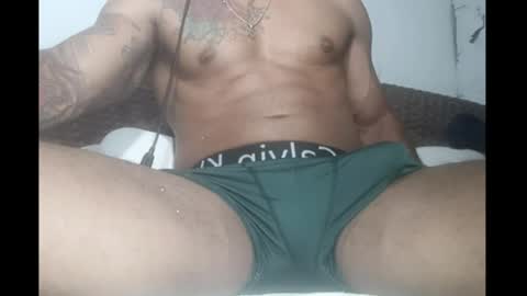 Snapshot of moreno_lutador chatting on March 18, 3:53 am John john online show from March 18, 3:53 am