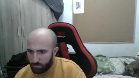 Snapshot of morenoch19 chatting on December 3, 3:43 pm alejo online show from December 3, 3:43 pm