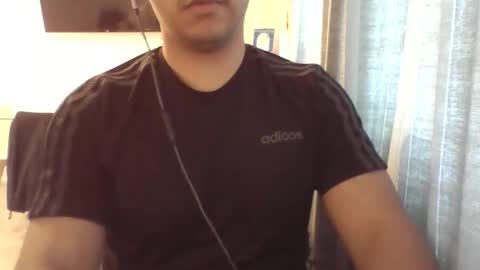 Snapshot of morenolatin19 chatting on April 2, 4:48 pm Jos Luis online show from April 2, 4:48 pm