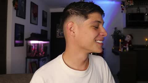 Snapshot of morgan_hiller chatting on December 15, 10:47 pm   online show from December 15, 10:47 pm