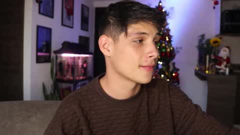 Snapshot of morgan_hiller chatting on December 29, 10:47 pm   online show from December 29, 10:47 pm