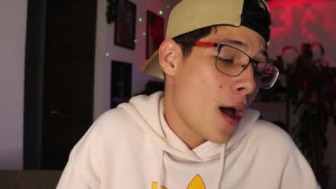 Snapshot of morgan_hiller chatting on January 21, 12:46 am   online show from January 21, 12:46 am