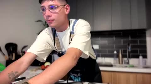 Snapshot of morgan_hiller chatting on September 20, 12:44 am   online show from September 20, 12:44 am