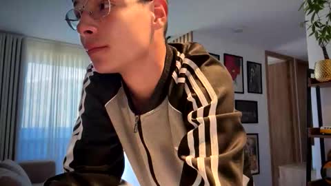 Snapshot of morgan_hiller chatting on October 5, 8:18 pm   online show from October 5, 8:18 pm