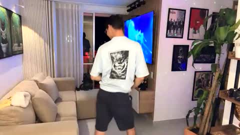   online show from April 19, 2:00 am