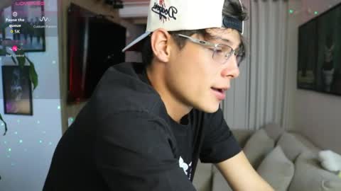 Snapshot of morgan_hiller chatting on June 9, 12:55 am online show from June 9, 12:55 am