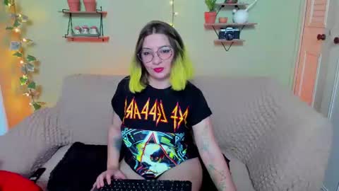 Snapshot of morgana_noctis chatting on August 5, 1:19 am morgana_noctis online show from August 5, 1:19 am