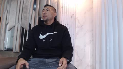 Snapshot of morganandmegan chatting on November 21, 11:20 am MORGAN AND MEGAN online show from November 21, 11:20 am