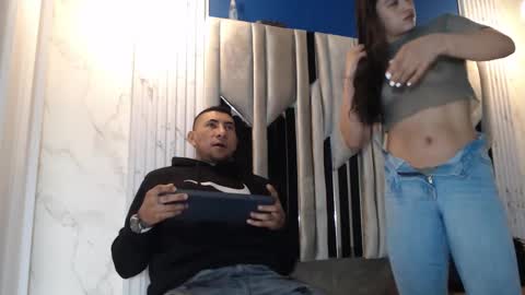 Snapshot of morganandmegan chatting on December 3, 11:19 am MORGAN AND MEGAN online show from December 3, 11:19 am