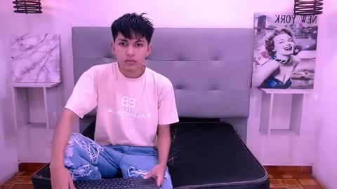 Snapshot of mortelle_ chatting on November 11, 12:38 pm MORTELLE online show from November 11, 12:38 pm