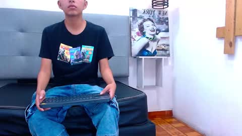 Snapshot of mortelle_ chatting on November 12, 1:44 pm MORTELLE online show from November 12, 1:44 pm