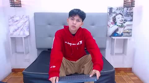 Snapshot of mortelle_ chatting on November 14, 11:42 am MORTELLE online show from November 14, 11:42 am