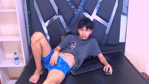 Snapshot of mortelle_ chatting on November 24, 7:24 pm MORTELLE online show from November 24, 7:24 pm