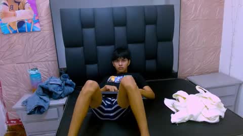 Snapshot of mortelle_ chatting on November 30, 11:53 pm MORTELLE online show from November 30, 11:53 pm