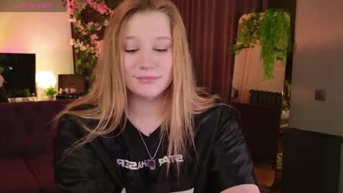 morvelyn online show from April 29, 7:09 pm