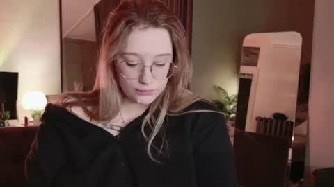 morvelyn online show from June 24, 6:51 pm