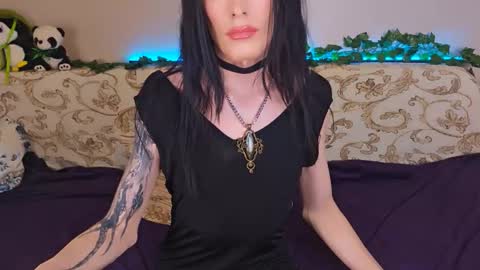 Snapshot of morwain_ chatting on November 12, 10:30 pm Morwain online show from November 12, 10:30 pm