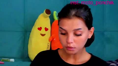 Snapshot of moto_ponchik chatting on July 15, 5:23 am Kris online show from July 15, 5:23 am