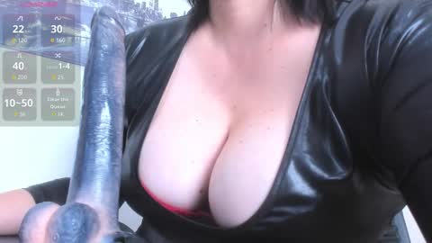 QUEEN CLARA online show from September 9, 7:35 pm