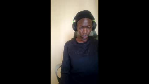 Snapshot of mouthymiss chatting on December 16, 5:01 am Mouthymiss online show from December 16, 5:01 am