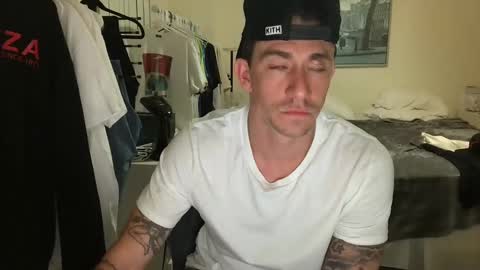 Snapshot of movedto305 chatting on November 3, 10:49 am movedto305 online show from November 3, 10:49 am