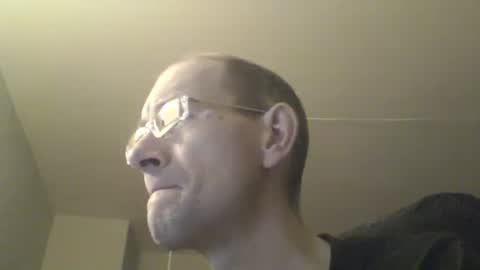 Snapshot of moviem1978 chatting on January 3, 5:10 pm Frederik online show from January 3, 5:10 pm