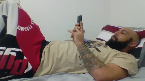 Snapshot of mr8plus chatting on January 17, 12:10 am Mr8 online show from January 17, 12:10 am