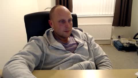 Snapshot of mr_baldy chatting on October 4, 12:08 am Mr Baldy Likes to Chat online show from October 4, 12:08 am