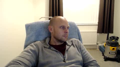 Snapshot of mr_baldy chatting on October 17, 11:18 pm Mr Baldy Likes to Chat online show from October 17, 11:18 pm