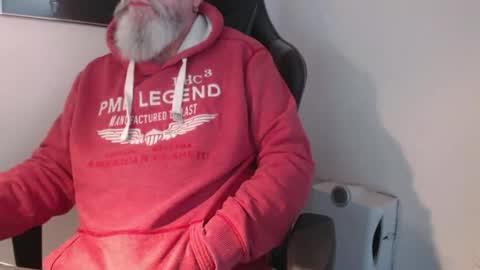 mr_boombastic2021 online show from October 2, 8:43 am