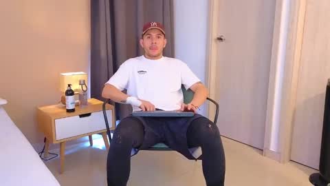 Snapshot of mr_danni_ chatting on February 13, 6:05 pm Danny Aleja online show from February 13, 6:05 pm