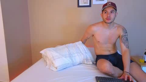 Snapshot of mr_danni_ chatting on March 4, 9:00 pm Danny Aleja online show from March 4, 9:00 pm