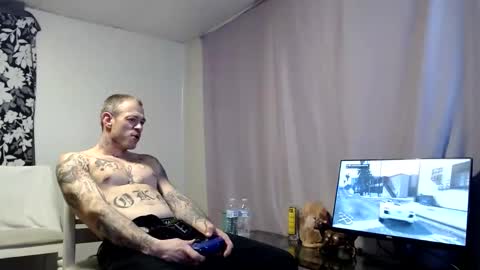 Snapshot of mr_j_showoff chatting on December 4, 8:01 am whateveryouwant online show from December 4, 8:01 am