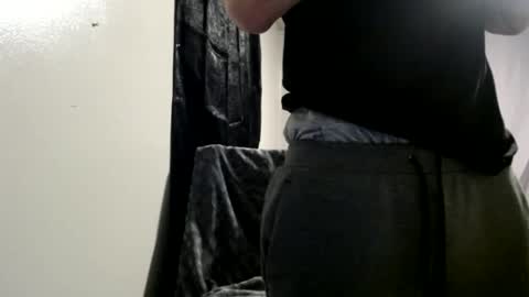 Snapshot of mr_j_showoff chatting on December 21, 11:33 am whateveryouwant online show from December 21, 11:33 am