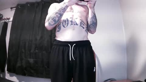 Snapshot of mr_j_showoff chatting on January 7, 11:05 am whateveryouwant online show from January 7, 11:05 am