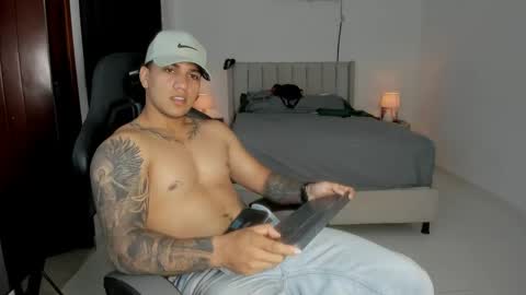 Snapshot of mr_maximo chatting on May 15, 1:12 am mr_maximo online show from May 15, 1:12 am