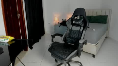 Snapshot of mr_maximo chatting on May 24, 3:00 am mr_maximo online show from May 24, 3:00 am