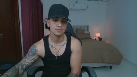 Snapshot of mr_maximo chatting on June 17, 2:47 am mr_maximo online show from June 17, 2:47 am