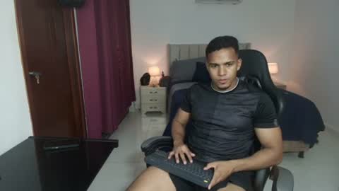 mr_maximo online show from August 5, 12:13 am